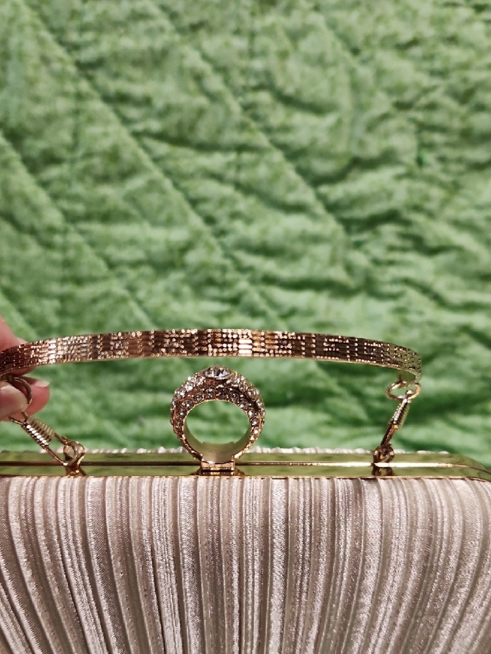 Elegant Champagne Pleated Ring-Clasp Evening Clutch - Picture 5 of 7